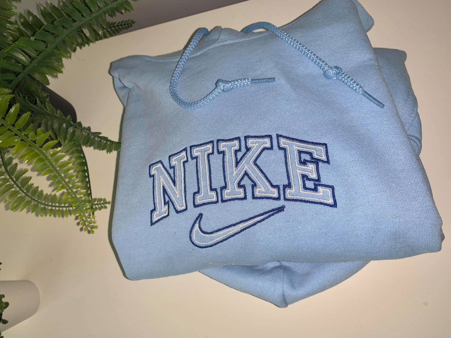 Sweat à capuche brodé style vintage