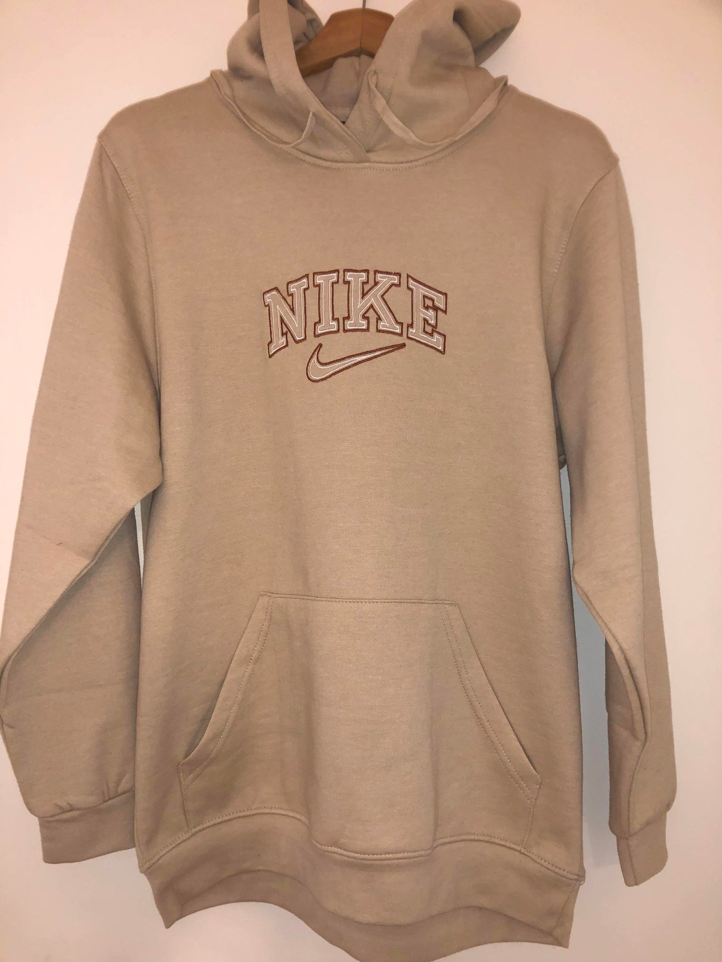 Sweat à capuche brodé style vintage